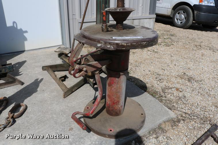 image for item EW9109 Tire repair machine, jack, and hydraulic lifts