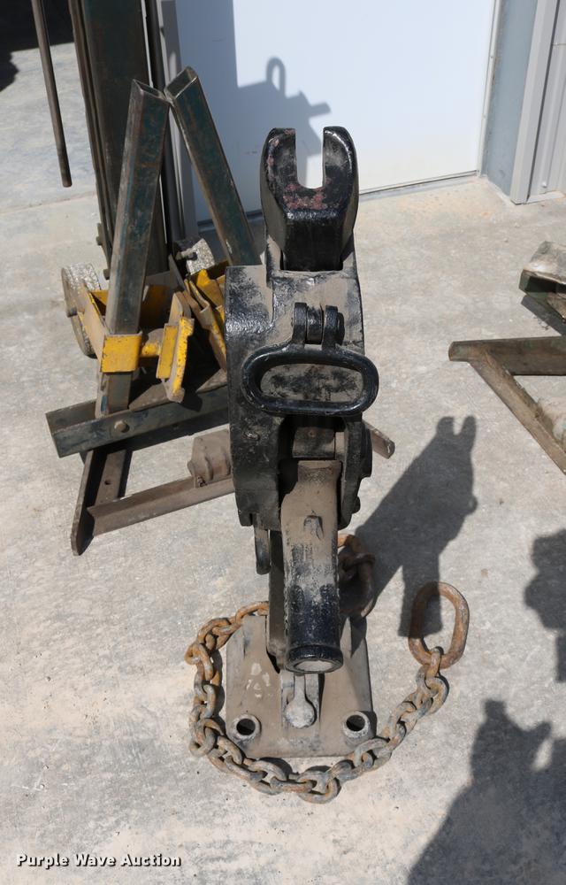 image for item EW9109 Tire repair machine, jack, and hydraulic lifts