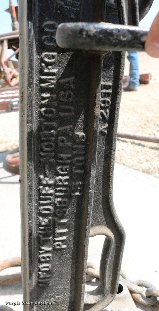 image for item EW9109 Tire repair machine, jack, and hydraulic lifts