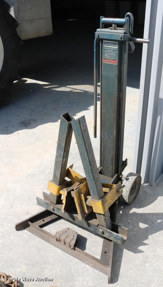 image for item EW9109 Tire repair machine, jack, and hydraulic lifts