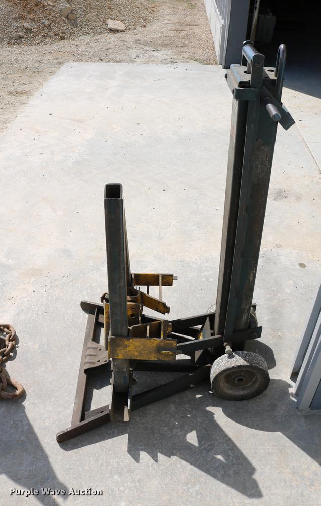 image for item EW9109 Tire repair machine, jack, and hydraulic lifts