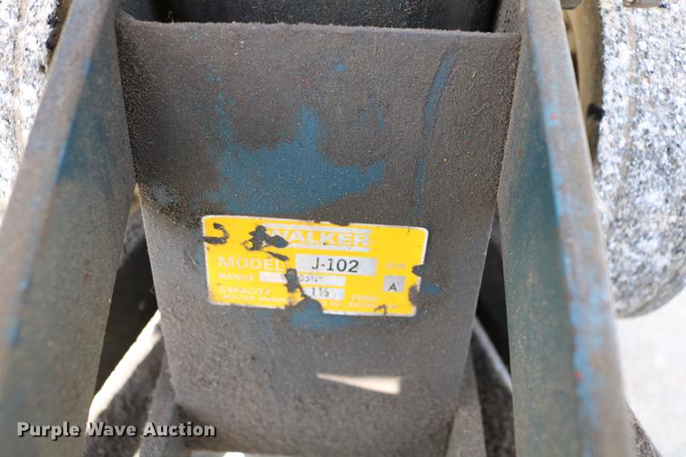 image for item EW9109 Tire repair machine, jack, and hydraulic lifts