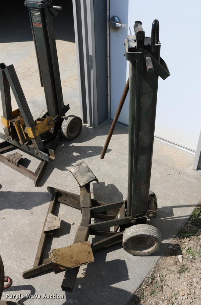 image for item EW9109 Tire repair machine, jack, and hydraulic lifts