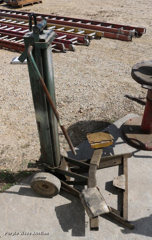 image for item EW9109 Tire repair machine, jack, and hydraulic lifts