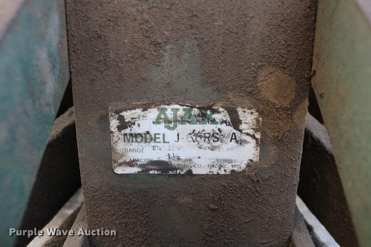 image for item EW9109 Tire repair machine, jack, and hydraulic lifts