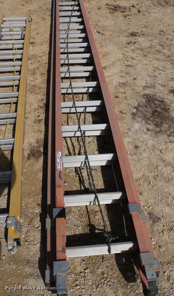 image for item EW9110 (4) fiberglass extension ladders