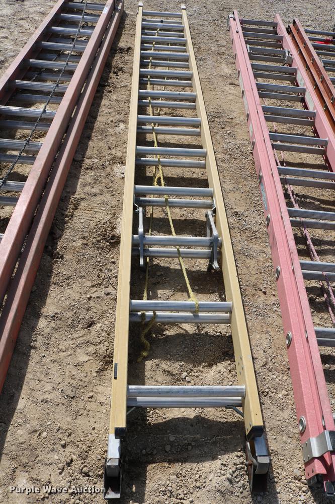 image for item EW9110 (4) fiberglass extension ladders