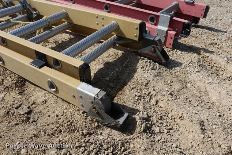 image for item EW9110 (4) fiberglass extension ladders