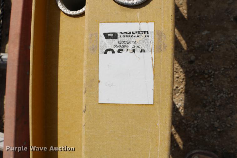 image for item EW9110 (4) fiberglass extension ladders