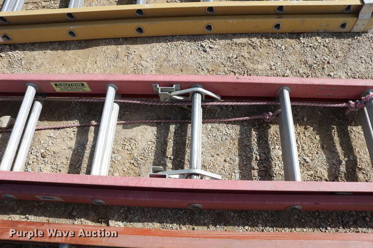 image for item EW9110 (4) fiberglass extension ladders