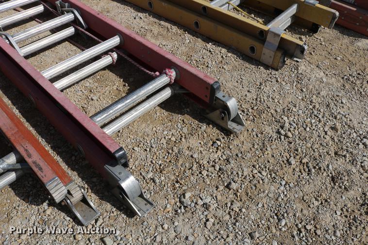 image for item EW9110 (4) fiberglass extension ladders