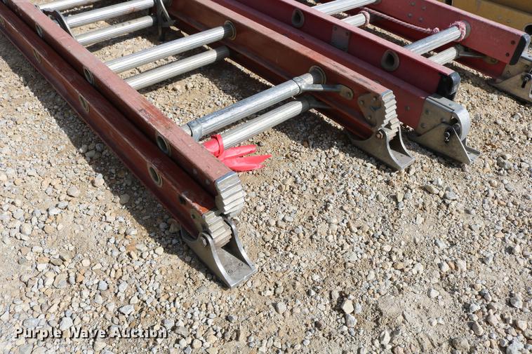 image for item EW9110 (4) fiberglass extension ladders