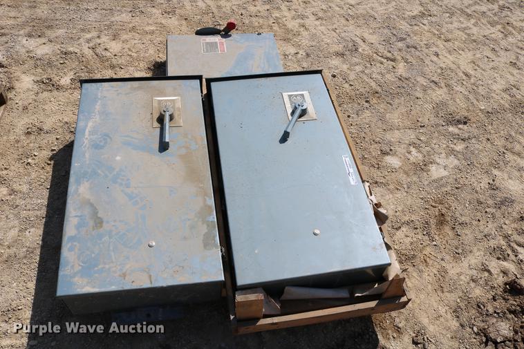 image for item EW9111 Electrical disconnect switches, pump control panels, and lights
