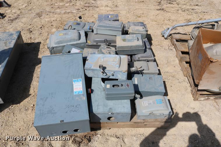 image for item EW9111 Electrical disconnect switches, pump control panels, and lights