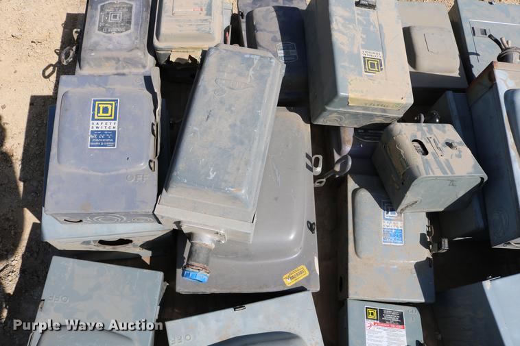 image for item EW9111 Electrical disconnect switches, pump control panels, and lights