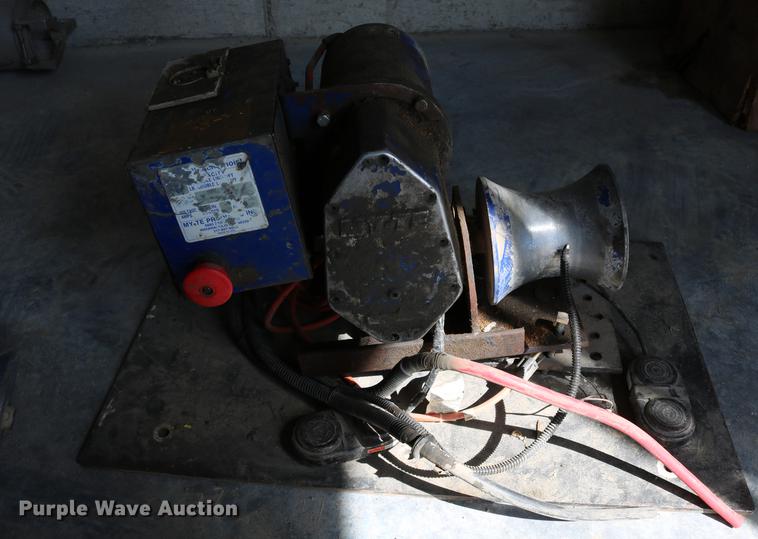 image for item EW9112 Air reel and hoist