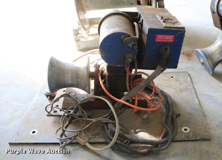 image for item EW9112 Air reel and hoist