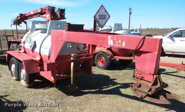 image for item K6481 1987 Halliburton tank trailer