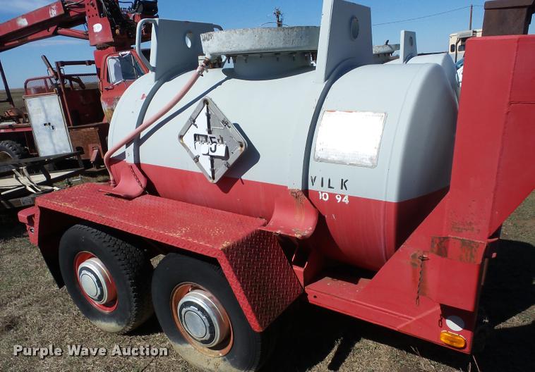 image for item K6481 1987 Halliburton tank trailer
