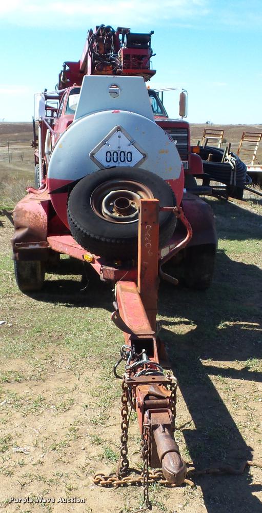 image for item K6482 1981 Halliburton tank trailer