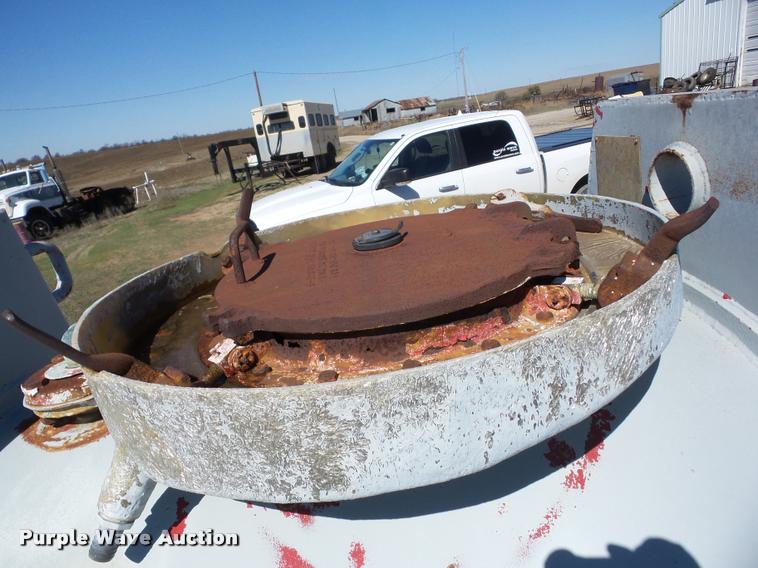 image for item K6482 1981 Halliburton tank trailer