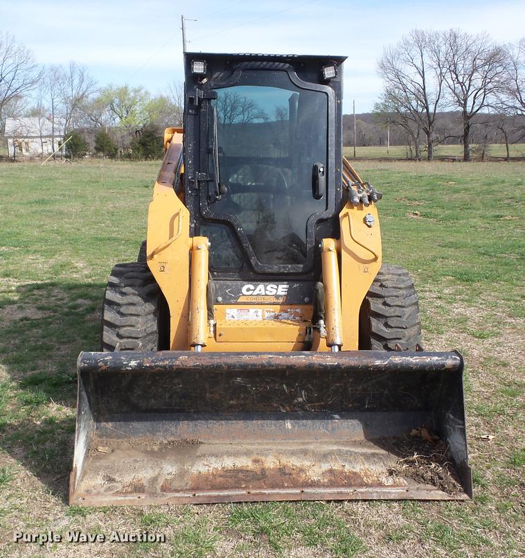 image for item AY9562 2011 Case SR220 skid steer