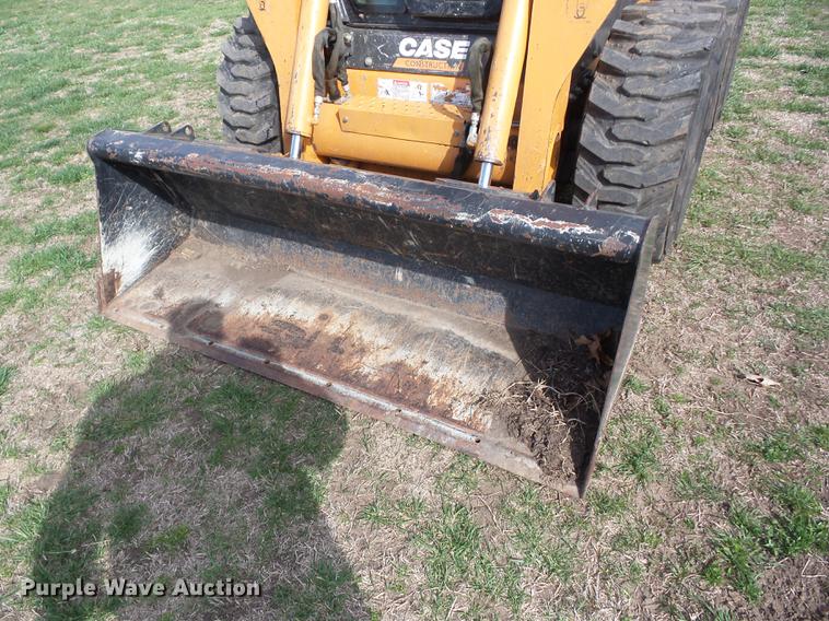 image for item AY9562 2011 Case SR220 skid steer