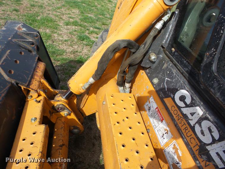 image for item AY9562 2011 Case SR220 skid steer