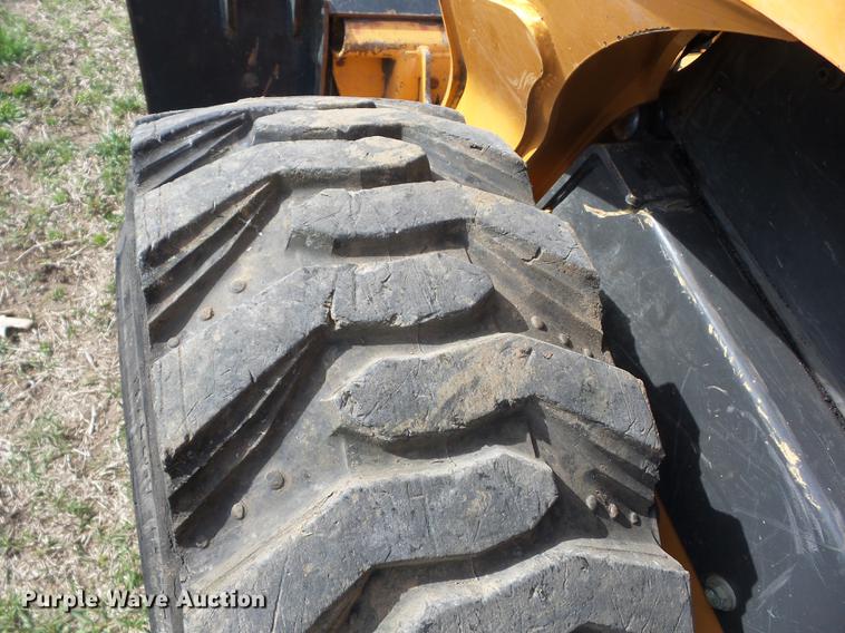 image for item AY9562 2011 Case SR220 skid steer