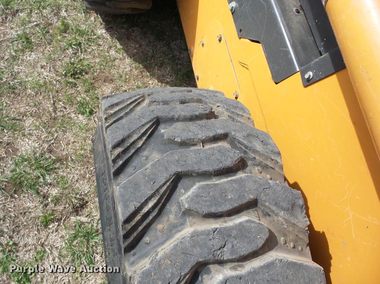 image for item AY9562 2011 Case SR220 skid steer