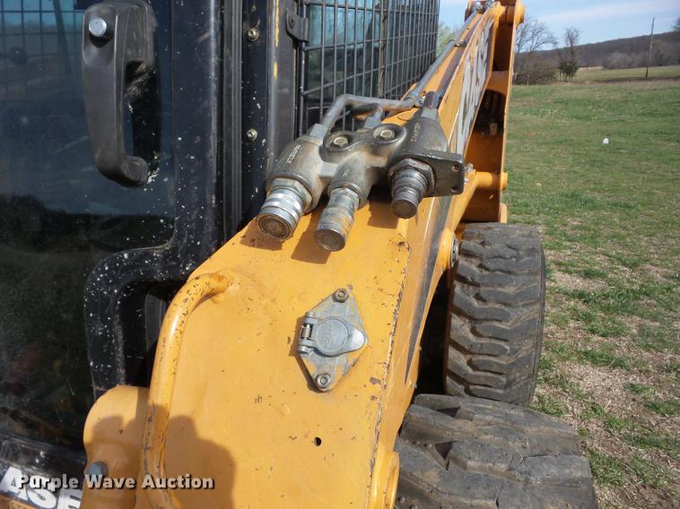 image for item AY9562 2011 Case SR220 skid steer