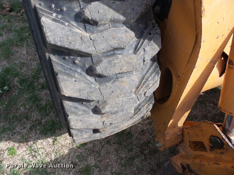 image for item AY9562 2011 Case SR220 skid steer