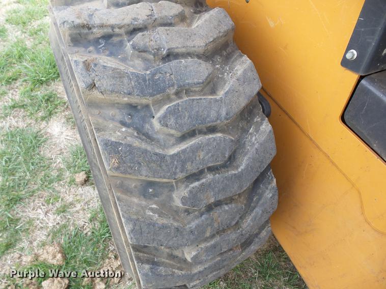 image for item AY9562 2011 Case SR220 skid steer