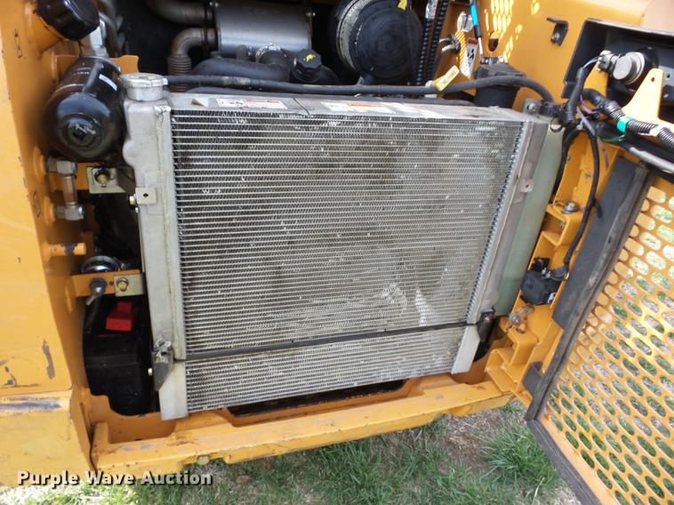 image for item AY9562 2011 Case SR220 skid steer