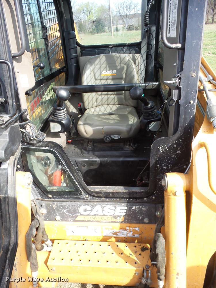 image for item AY9562 2011 Case SR220 skid steer