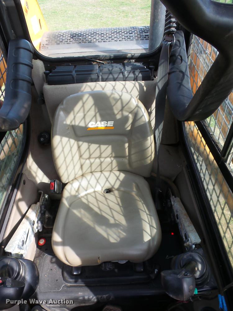 image for item AY9562 2011 Case SR220 skid steer