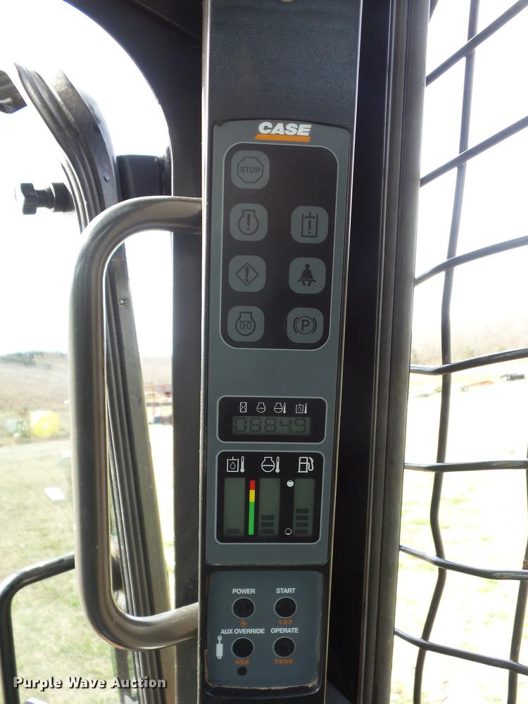 image for item AY9562 2011 Case SR220 skid steer