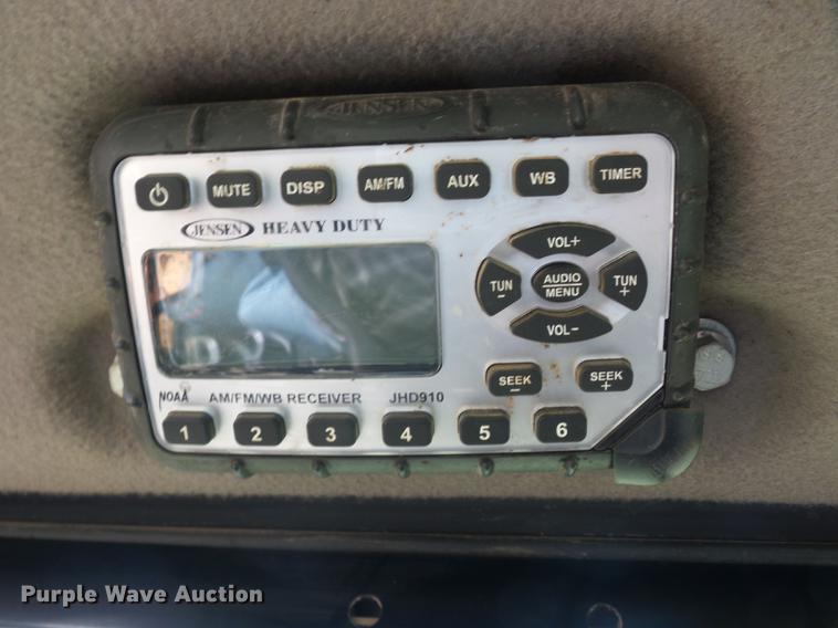 image for item AY9562 2011 Case SR220 skid steer