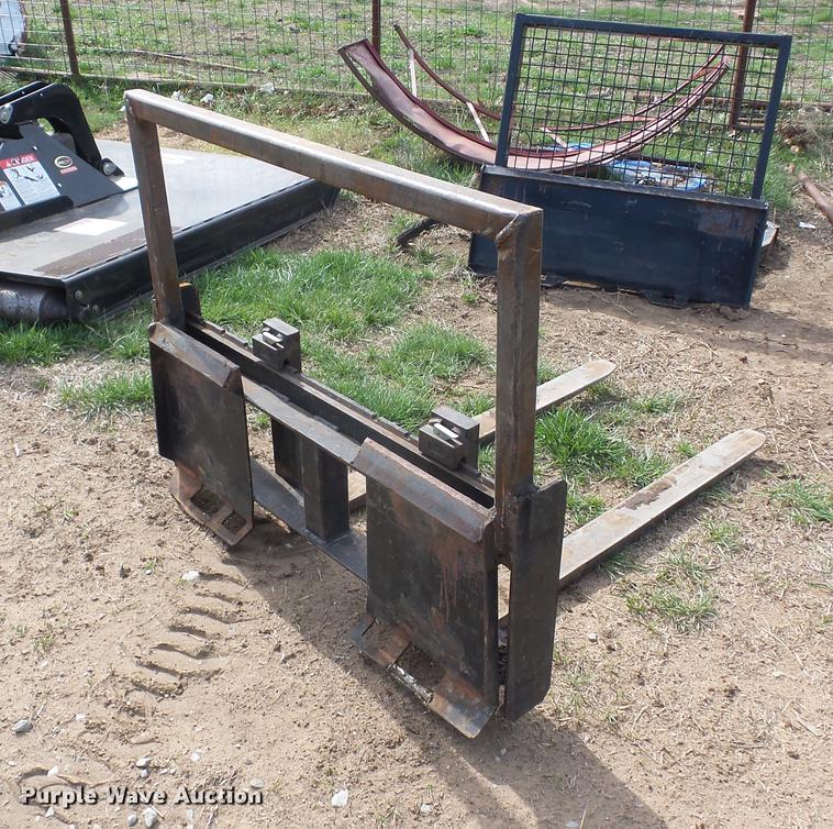 image for item AY9562 2011 Case SR220 skid steer