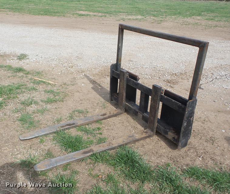 image for item AY9562 2011 Case SR220 skid steer