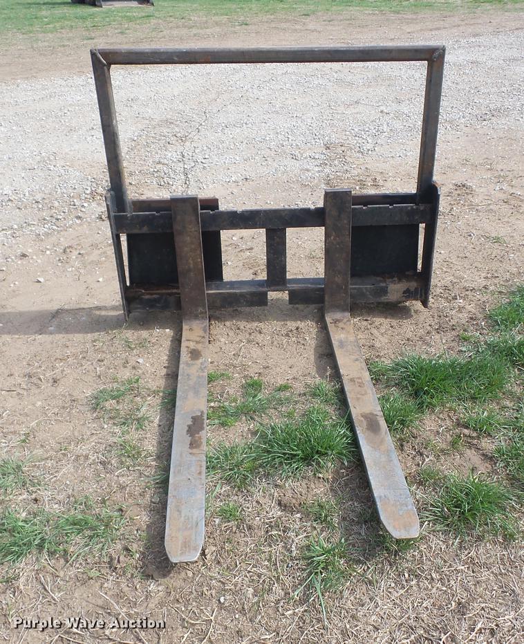 image for item AY9562 2011 Case SR220 skid steer