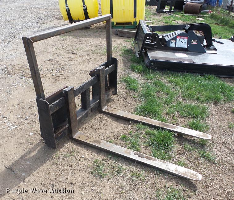 image for item AY9562 2011 Case SR220 skid steer