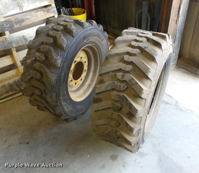 image for item AY9562 2011 Case SR220 skid steer