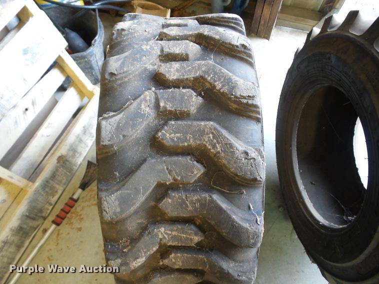 image for item AY9562 2011 Case SR220 skid steer