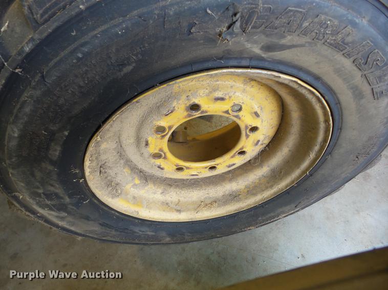 image for item AY9562 2011 Case SR220 skid steer