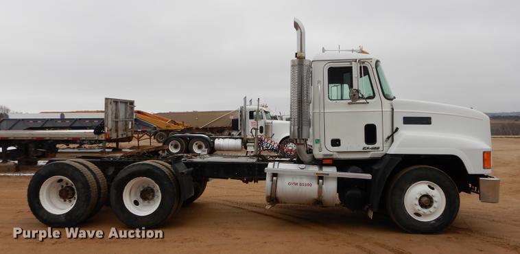 image for item DC0400 2000 Mack CH613 semi truck