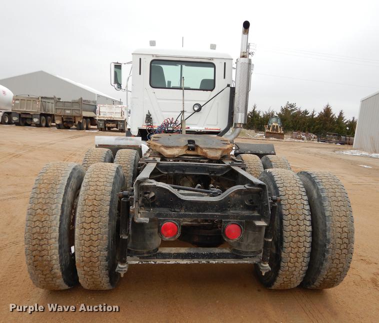 image for item DC0400 2000 Mack CH613 semi truck