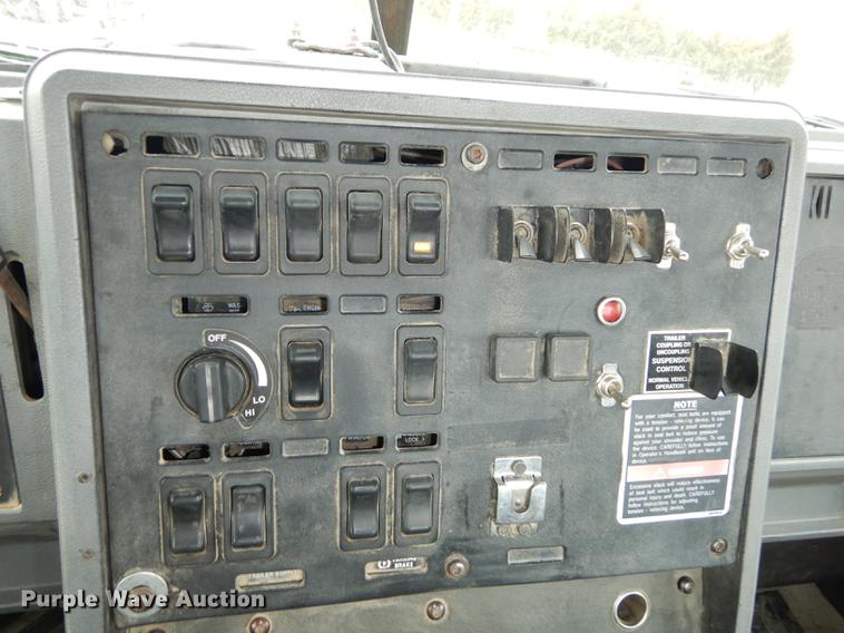 image for item DC0400 2000 Mack CH613 semi truck