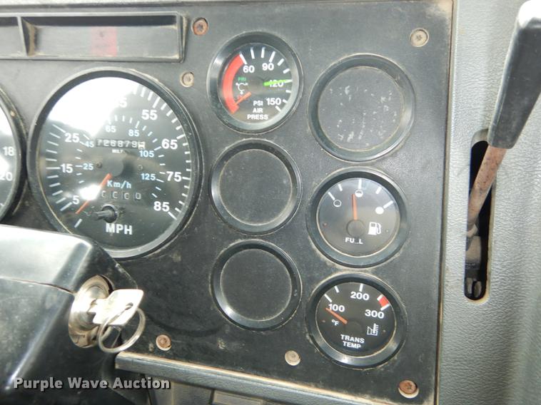 image for item DC0400 2000 Mack CH613 semi truck