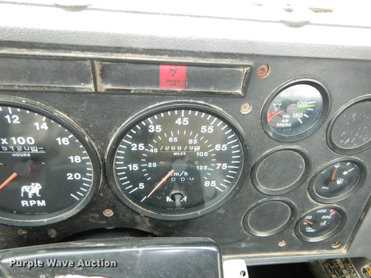 image for item DC0400 2000 Mack CH613 semi truck